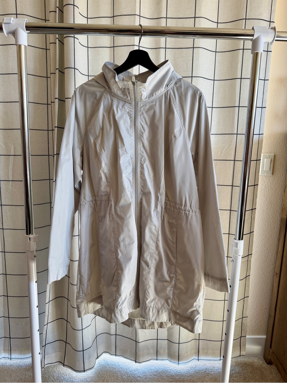 Athletic Works Women’s XL 16-18 Platinum Silver Water Resistant Anorak Jacket